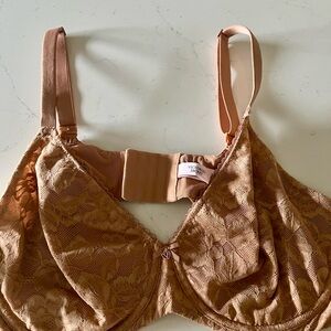 Victoria's Secret Lace Bra NWOT
BBV Perfect Coverage Minimizer Bra in Toffee